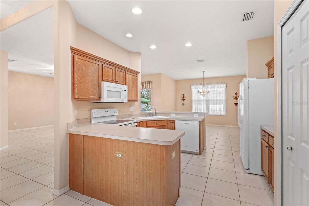 Active With Contract: $375,000 (3 beds, 2 baths, 1743 Square Feet)