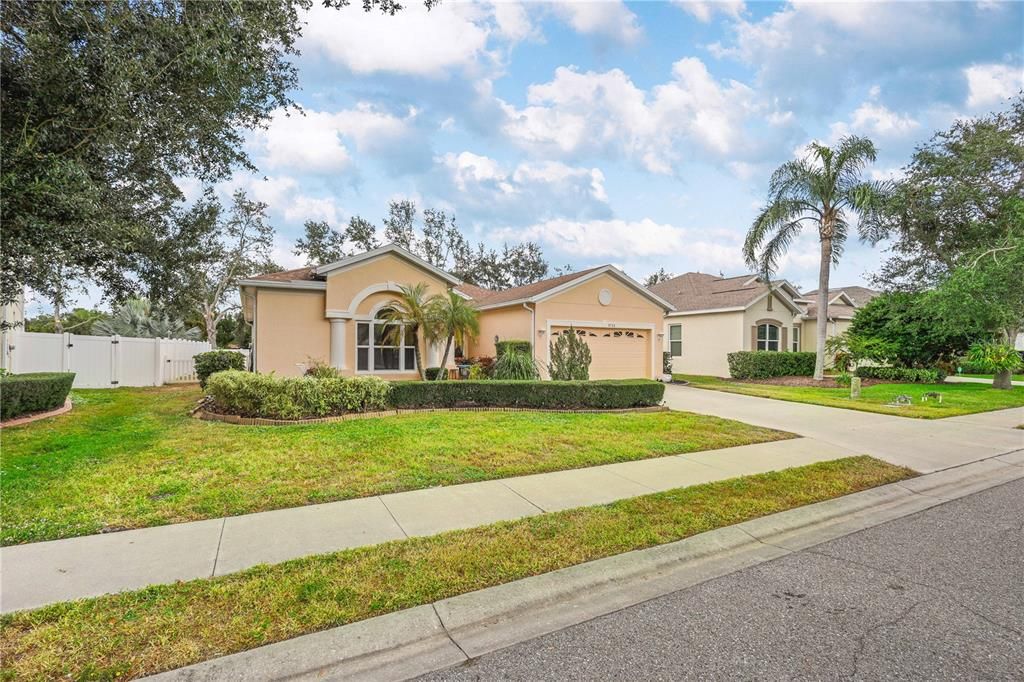 Active With Contract: $375,000 (3 beds, 2 baths, 1743 Square Feet)