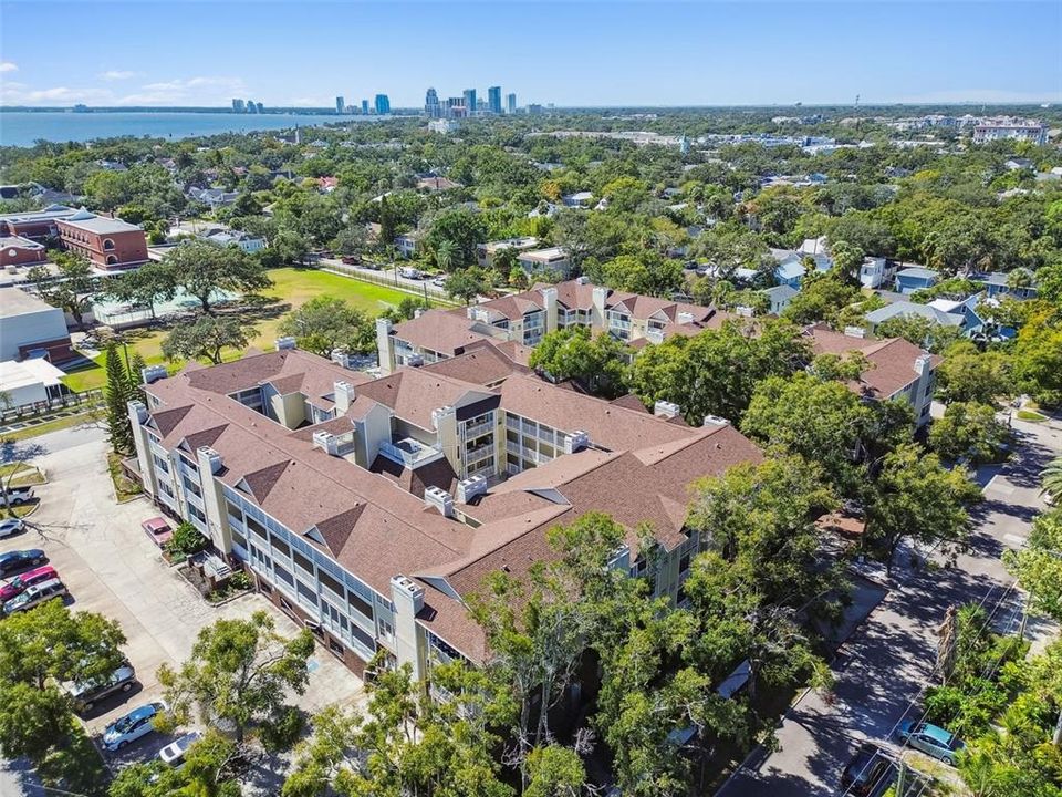 For Sale: $189,900 (1 beds, 1 baths, 631 Square Feet)