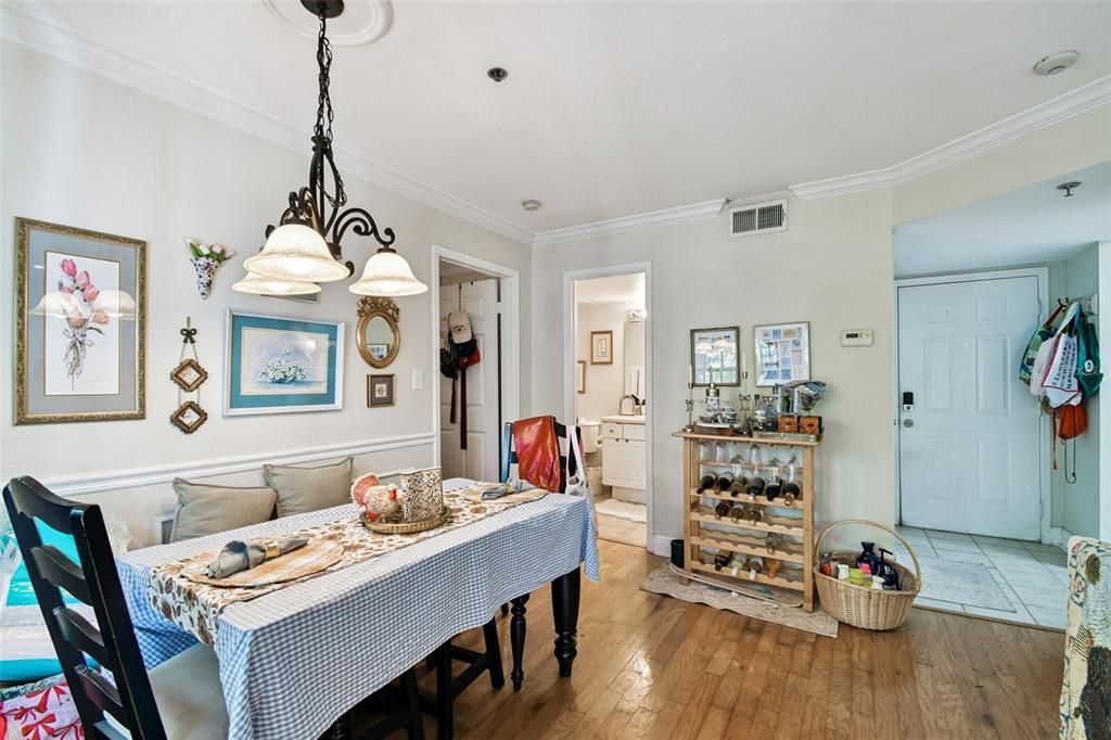 For Sale: $189,900 (1 beds, 1 baths, 631 Square Feet)