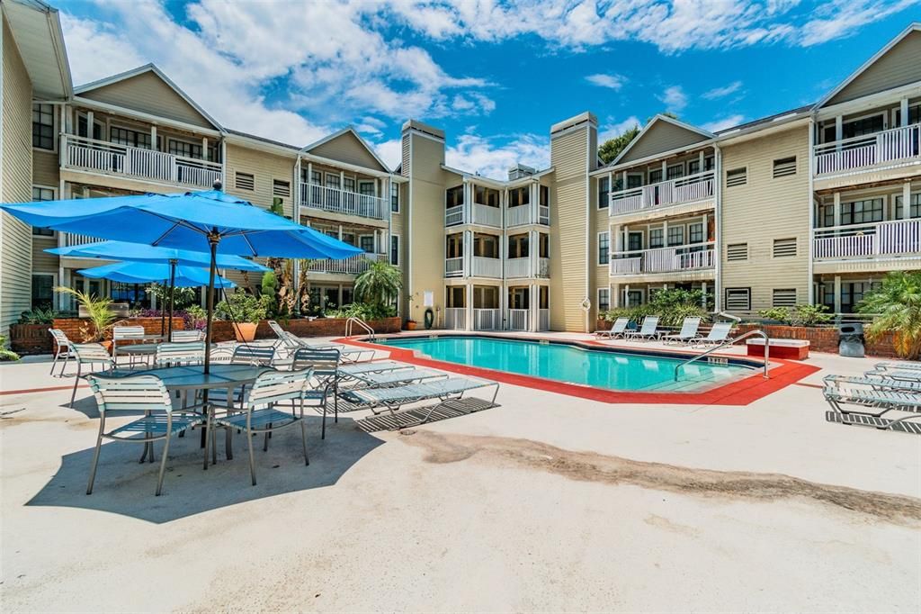 For Sale: $189,900 (1 beds, 1 baths, 631 Square Feet)