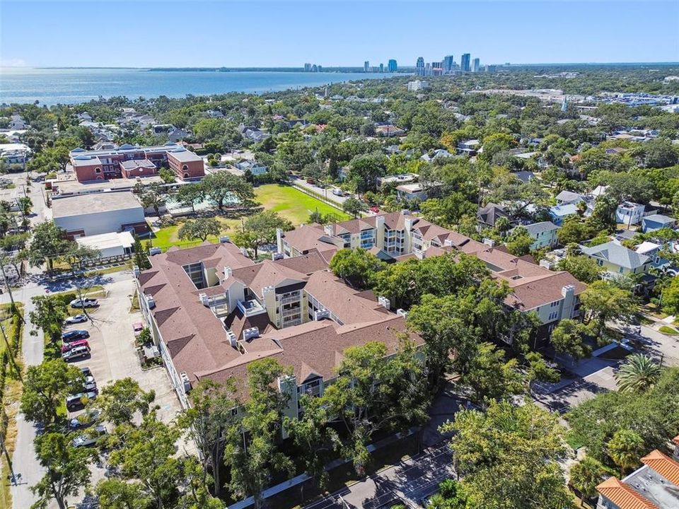 For Sale: $189,900 (1 beds, 1 baths, 631 Square Feet)