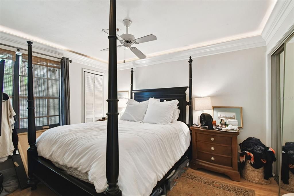 For Sale: $189,900 (1 beds, 1 baths, 631 Square Feet)