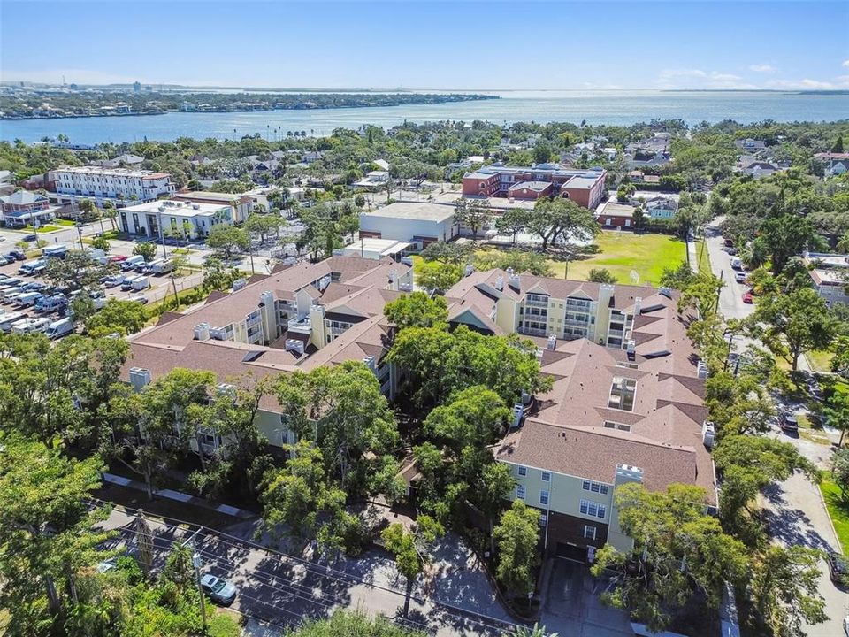 For Sale: $189,900 (1 beds, 1 baths, 631 Square Feet)