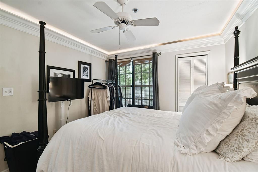 For Sale: $189,900 (1 beds, 1 baths, 631 Square Feet)