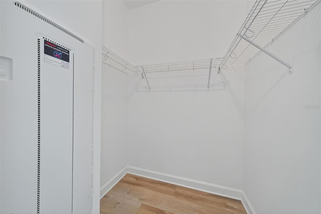 For Sale: $985,000 (6 beds, 3 baths, 3520 Square Feet)