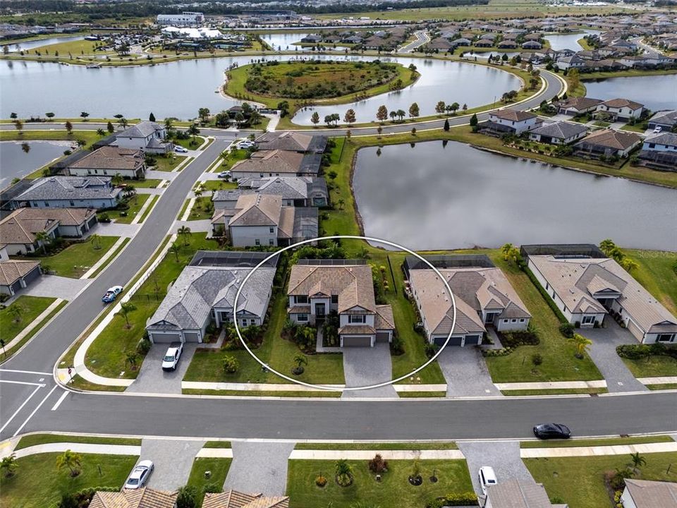 For Sale: $985,000 (6 beds, 3 baths, 3520 Square Feet)