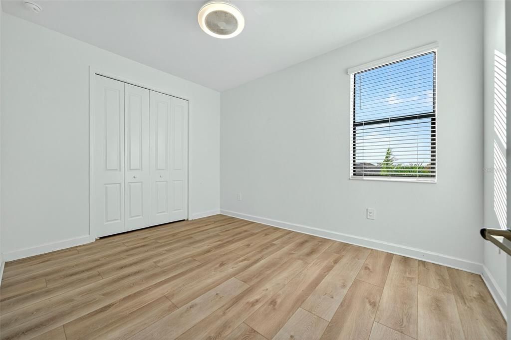 For Sale: $985,000 (6 beds, 3 baths, 3520 Square Feet)