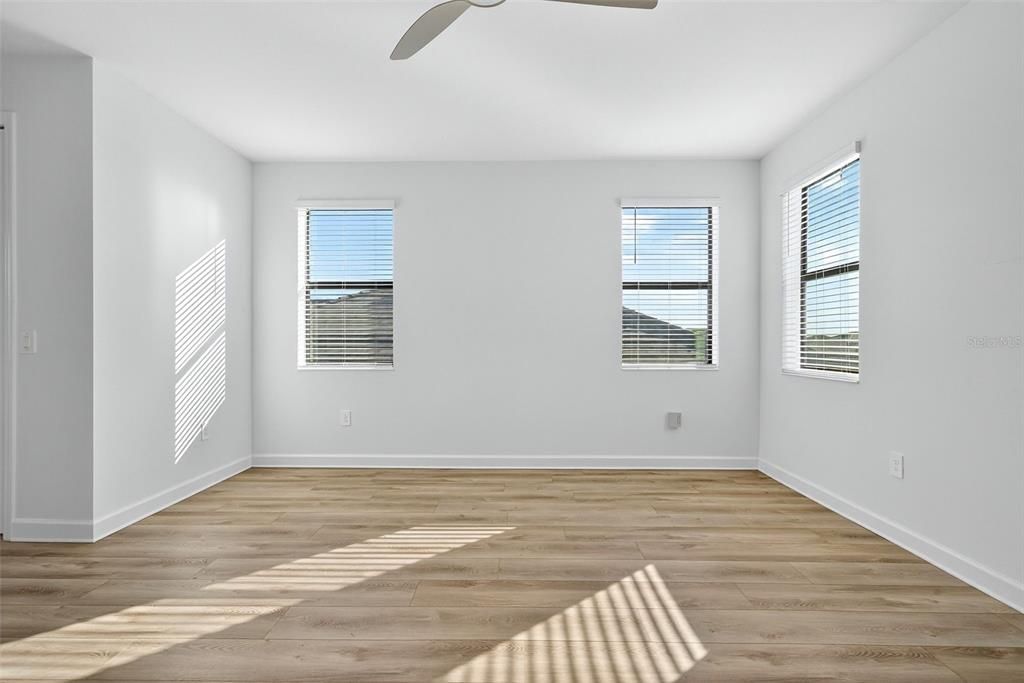 For Sale: $985,000 (6 beds, 3 baths, 3520 Square Feet)