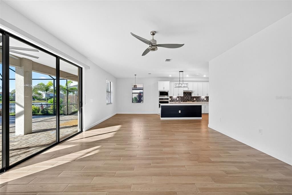 For Sale: $985,000 (6 beds, 3 baths, 3520 Square Feet)