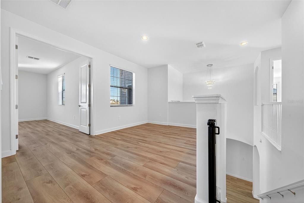 For Sale: $985,000 (6 beds, 3 baths, 3520 Square Feet)