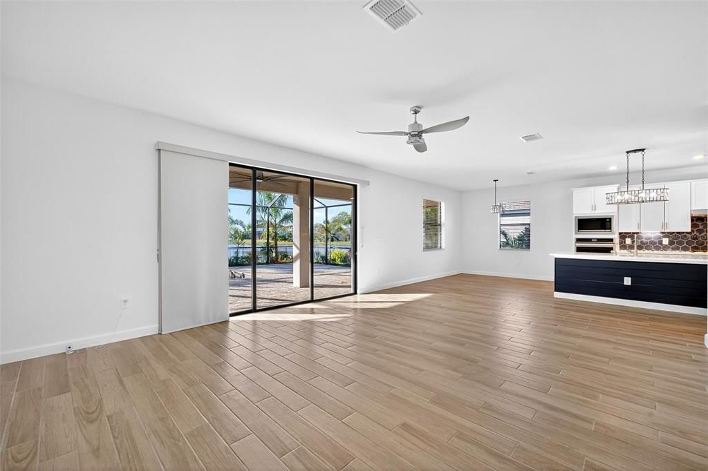 For Sale: $985,000 (6 beds, 3 baths, 3520 Square Feet)