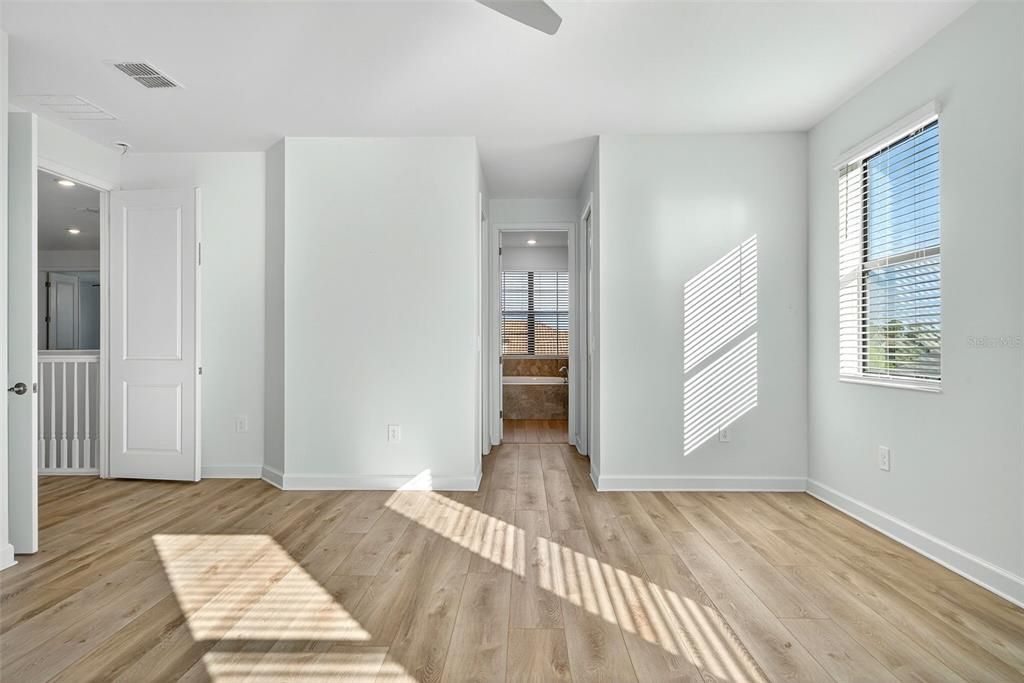 For Sale: $985,000 (6 beds, 3 baths, 3520 Square Feet)