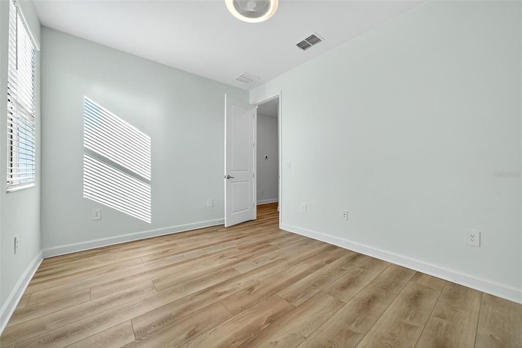 For Sale: $985,000 (6 beds, 3 baths, 3520 Square Feet)