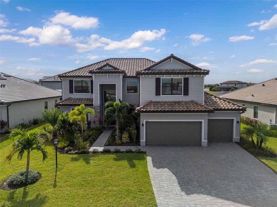 For Sale: $985,000 (6 beds, 3 baths, 3520 Square Feet)