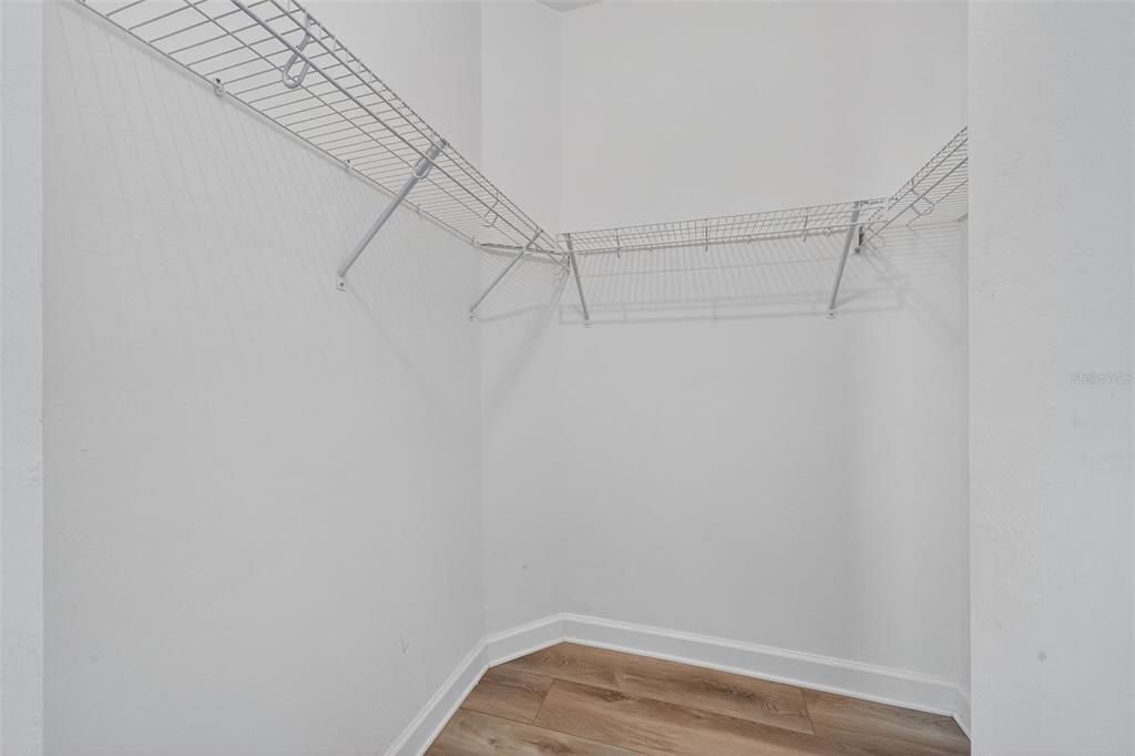 For Sale: $985,000 (6 beds, 3 baths, 3520 Square Feet)