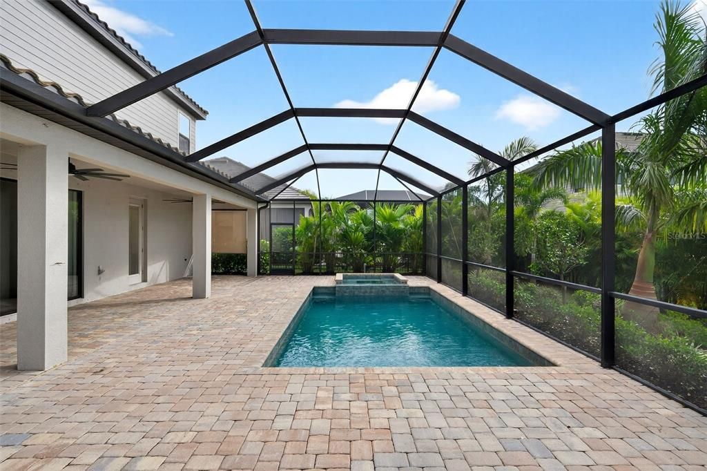 For Sale: $985,000 (6 beds, 3 baths, 3520 Square Feet)