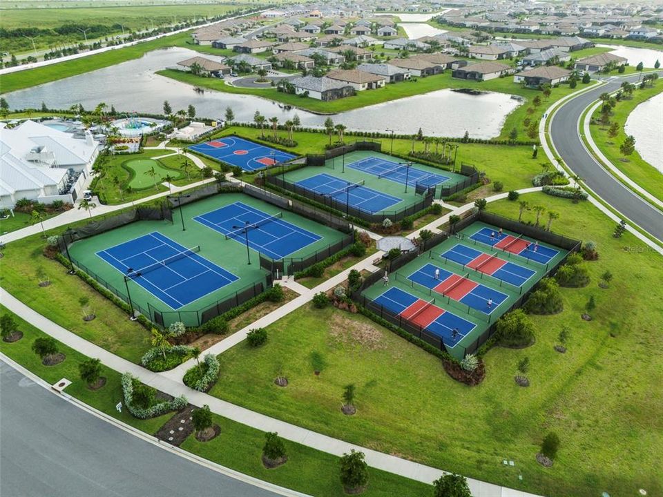 For Sale: $985,000 (6 beds, 3 baths, 3520 Square Feet)