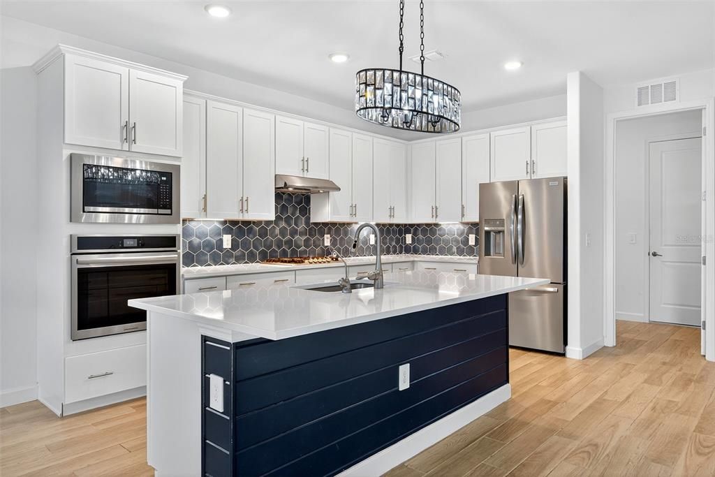 For Sale: $985,000 (6 beds, 3 baths, 3520 Square Feet)