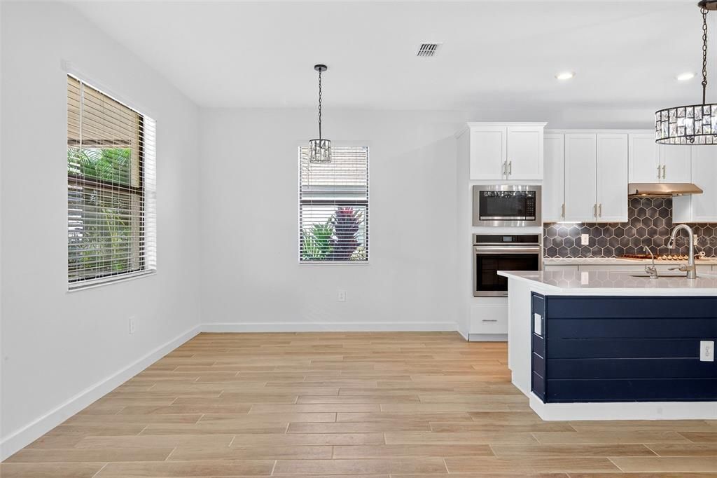 For Sale: $985,000 (6 beds, 3 baths, 3520 Square Feet)