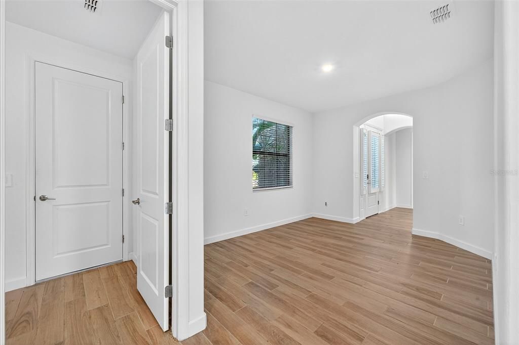 For Sale: $985,000 (6 beds, 3 baths, 3520 Square Feet)