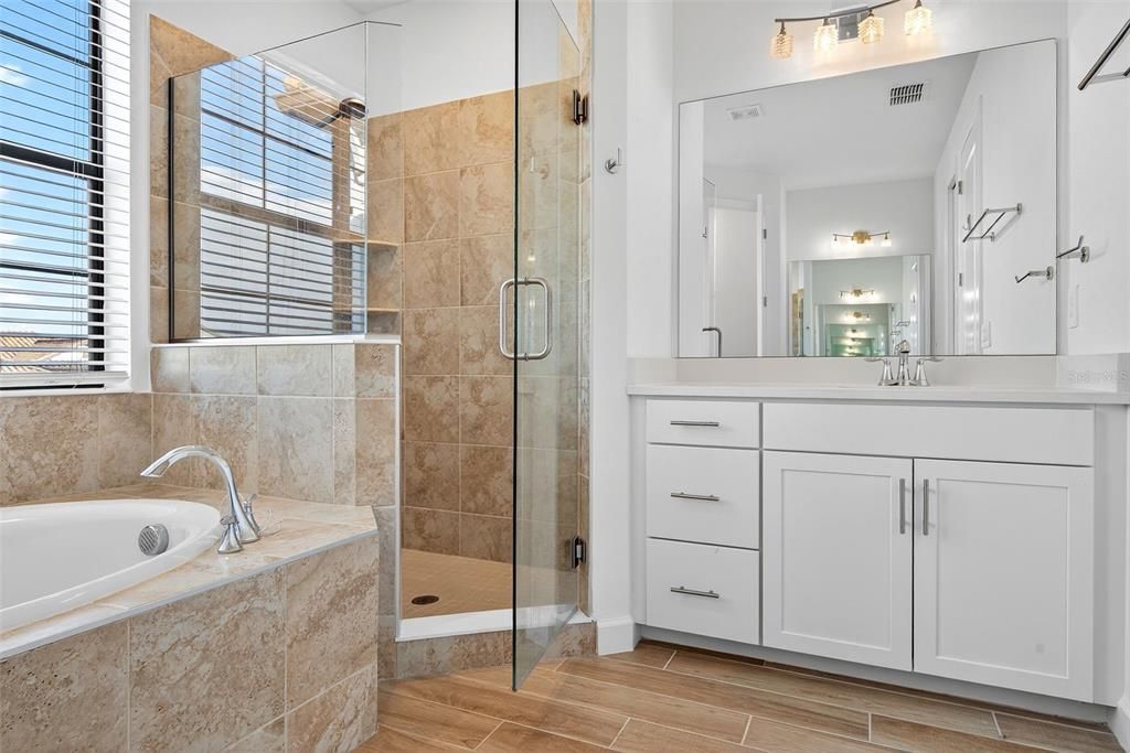 For Sale: $985,000 (6 beds, 3 baths, 3520 Square Feet)