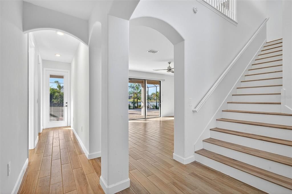 For Sale: $985,000 (6 beds, 3 baths, 3520 Square Feet)