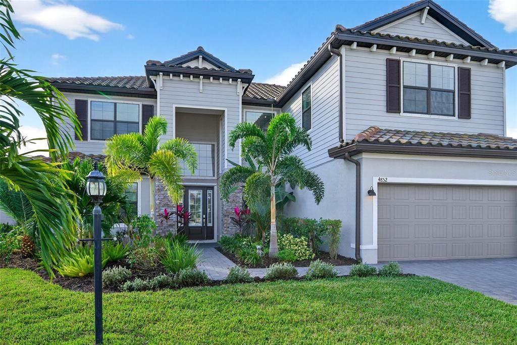 For Sale: $985,000 (6 beds, 3 baths, 3520 Square Feet)