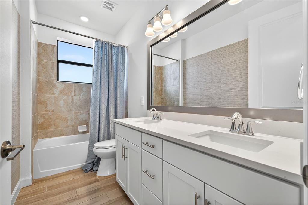 For Sale: $985,000 (6 beds, 3 baths, 3520 Square Feet)