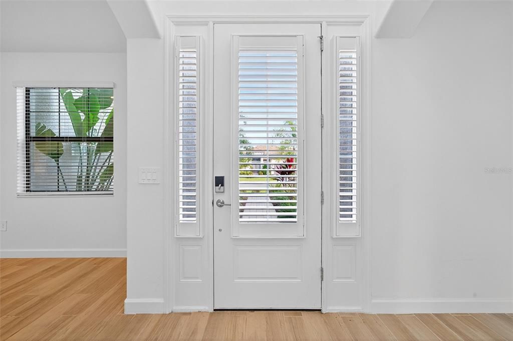 For Sale: $985,000 (6 beds, 3 baths, 3520 Square Feet)