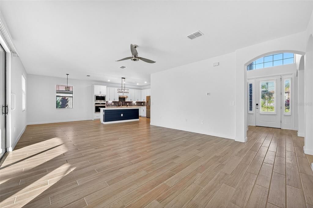 For Sale: $985,000 (6 beds, 3 baths, 3520 Square Feet)