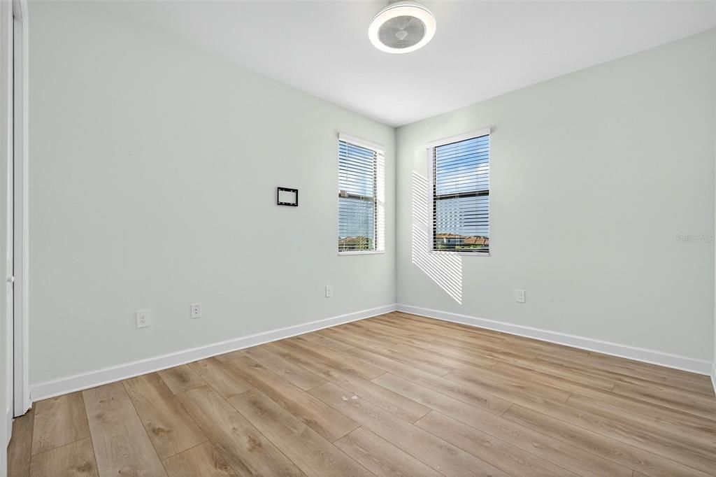 For Sale: $985,000 (6 beds, 3 baths, 3520 Square Feet)