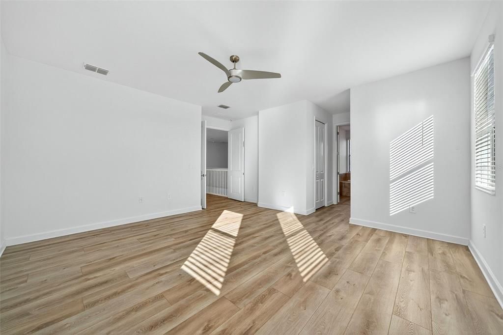 For Sale: $985,000 (6 beds, 3 baths, 3520 Square Feet)