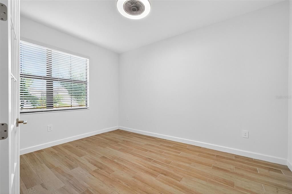 For Sale: $985,000 (6 beds, 3 baths, 3520 Square Feet)