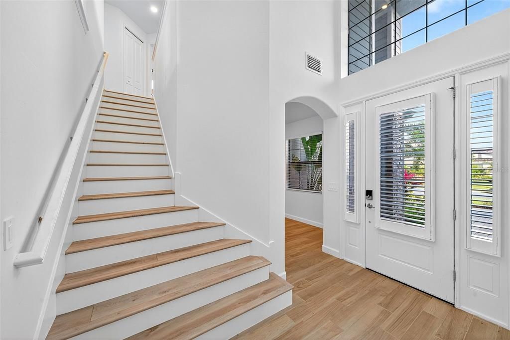 For Sale: $985,000 (6 beds, 3 baths, 3520 Square Feet)