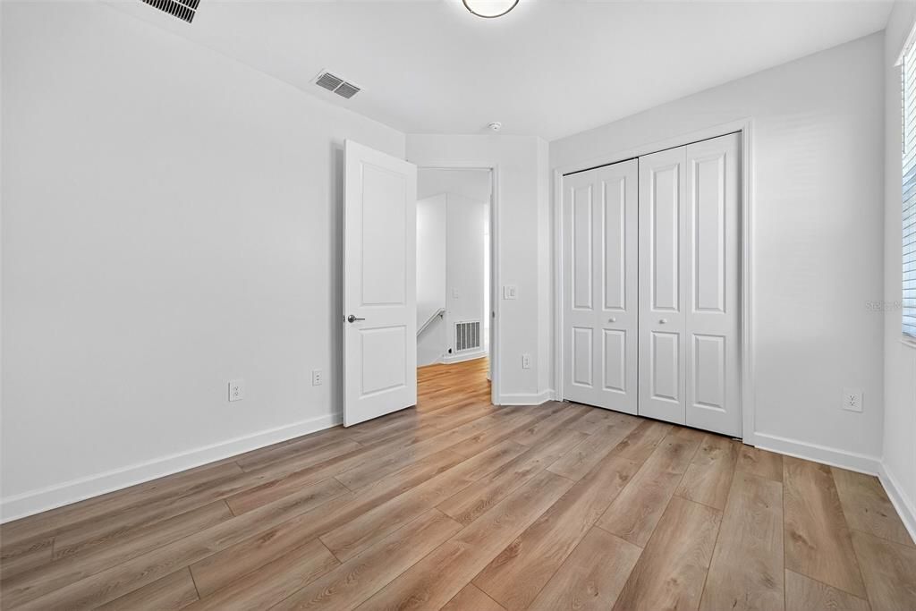 For Sale: $985,000 (6 beds, 3 baths, 3520 Square Feet)