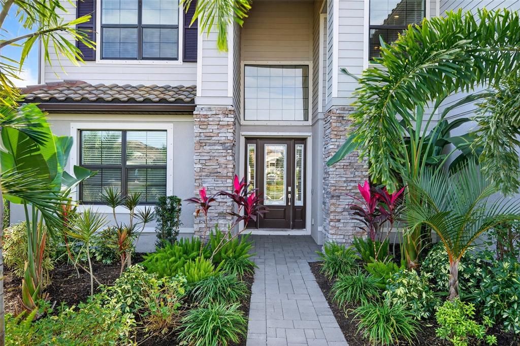 For Sale: $985,000 (6 beds, 3 baths, 3520 Square Feet)