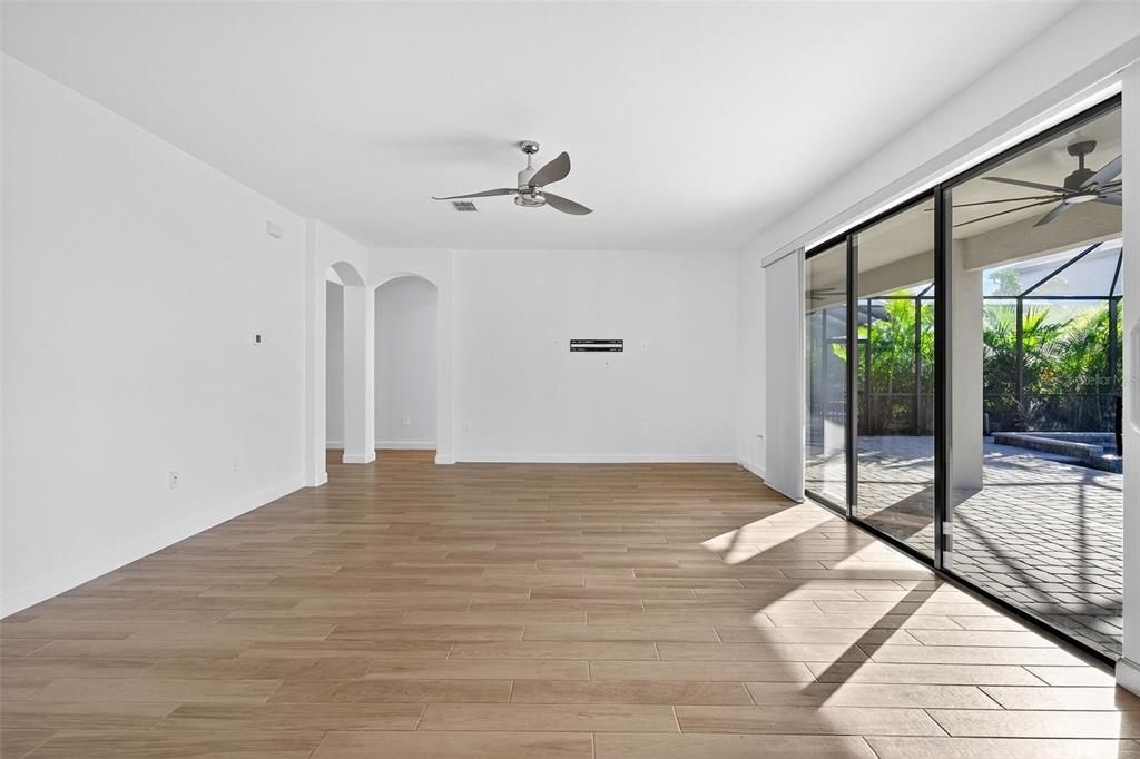 For Sale: $985,000 (6 beds, 3 baths, 3520 Square Feet)