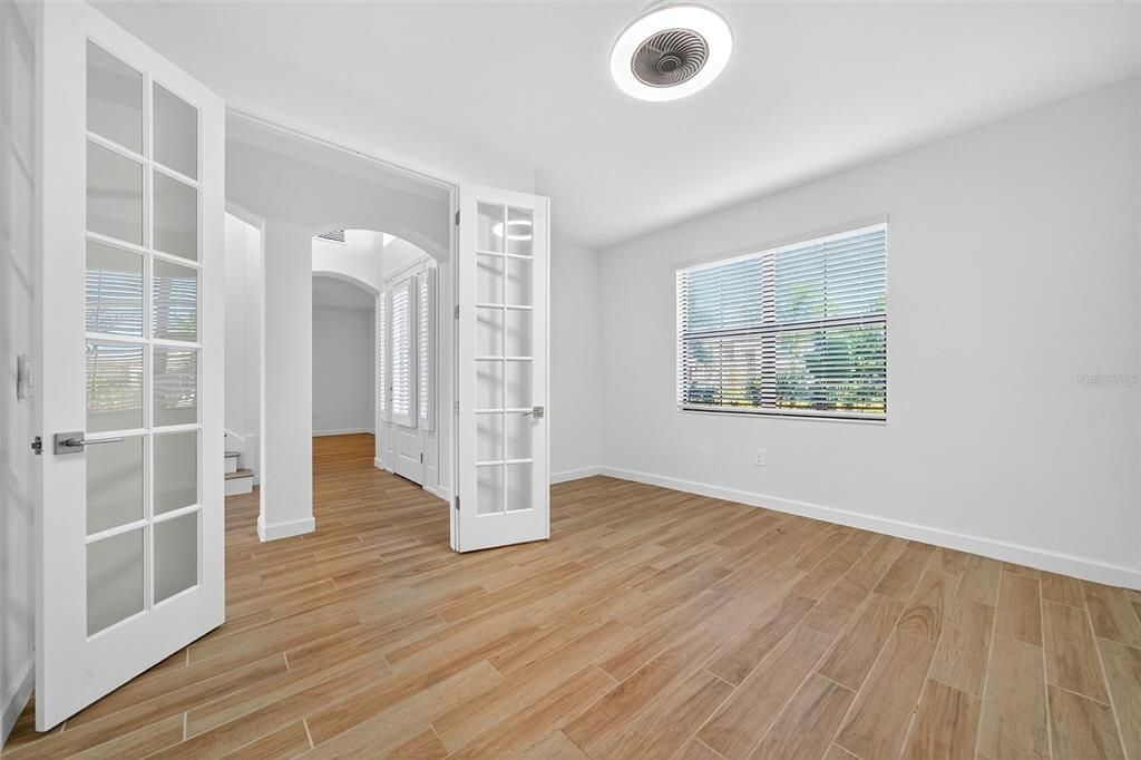 For Sale: $985,000 (6 beds, 3 baths, 3520 Square Feet)