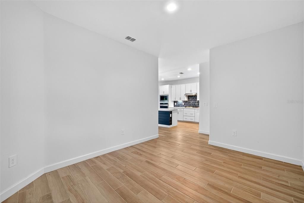 For Sale: $985,000 (6 beds, 3 baths, 3520 Square Feet)