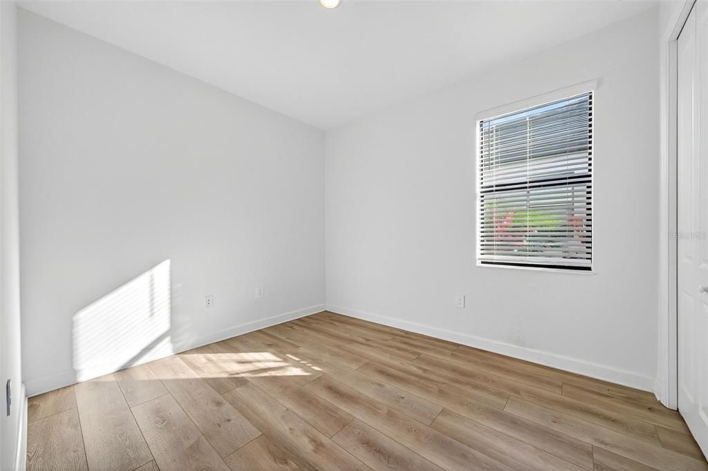 For Sale: $985,000 (6 beds, 3 baths, 3520 Square Feet)