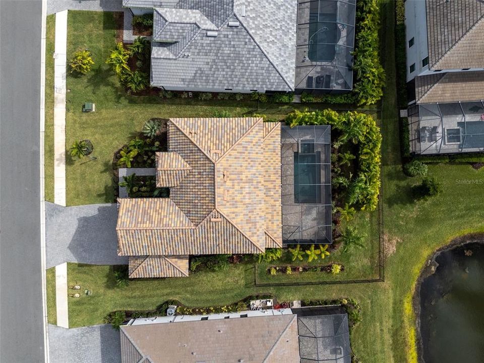 For Sale: $985,000 (6 beds, 3 baths, 3520 Square Feet)