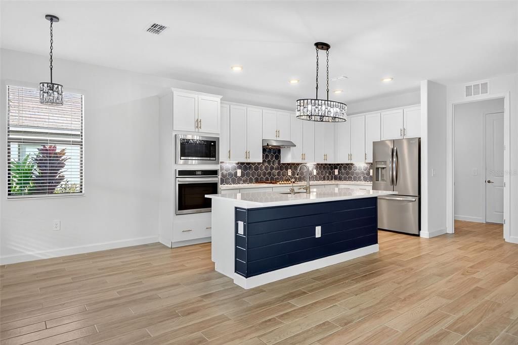 For Sale: $985,000 (6 beds, 3 baths, 3520 Square Feet)