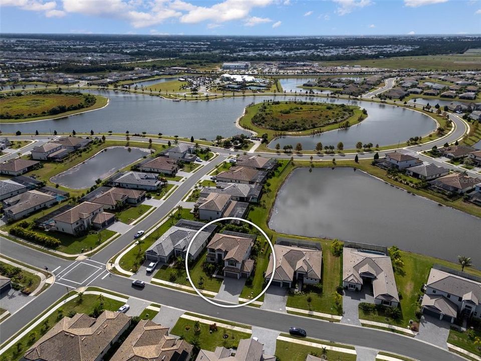 For Sale: $985,000 (6 beds, 3 baths, 3520 Square Feet)