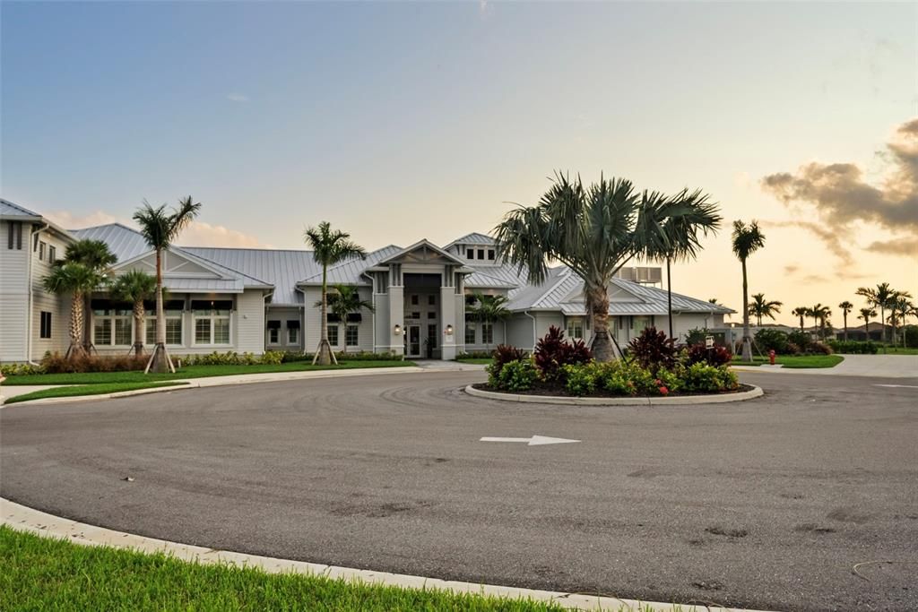 For Sale: $985,000 (6 beds, 3 baths, 3520 Square Feet)