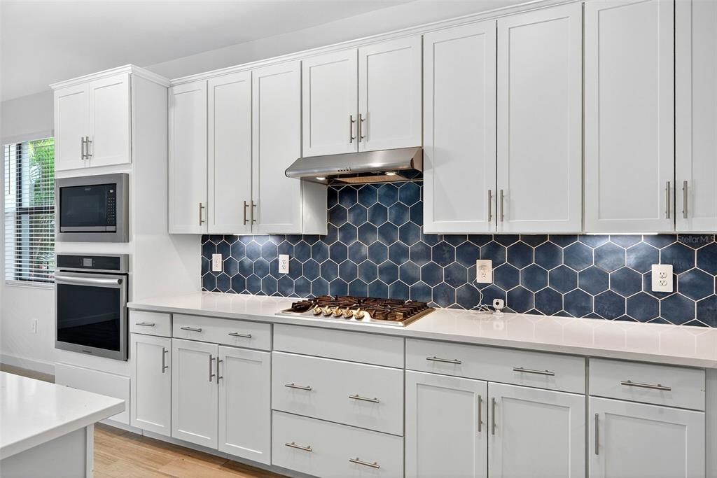 For Sale: $985,000 (6 beds, 3 baths, 3520 Square Feet)