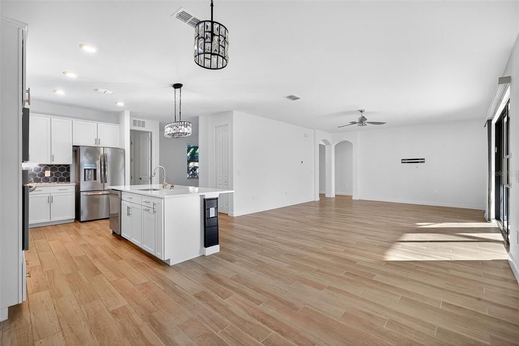 For Sale: $985,000 (6 beds, 3 baths, 3520 Square Feet)