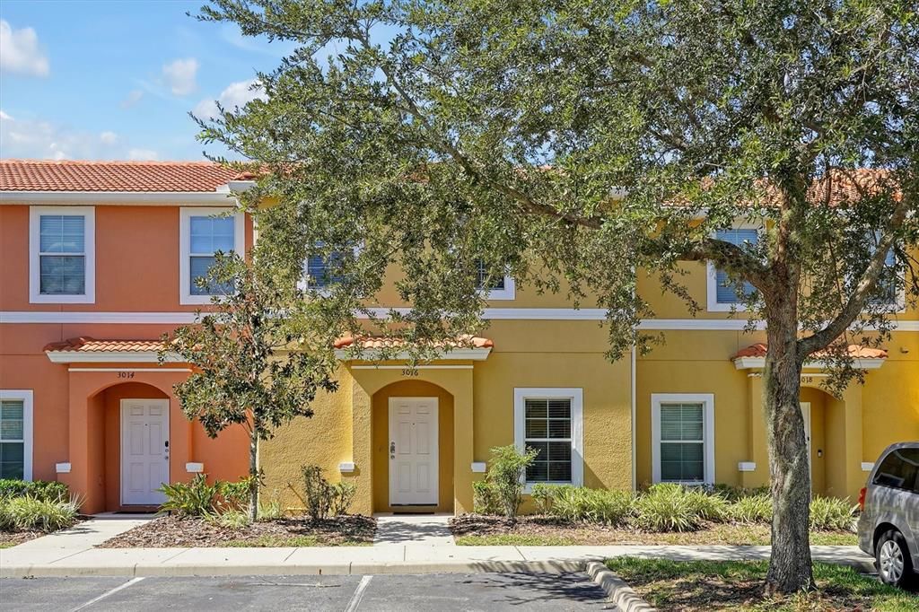 Active With Contract: $249,000 (2 beds, 2 baths, 1161 Square Feet)