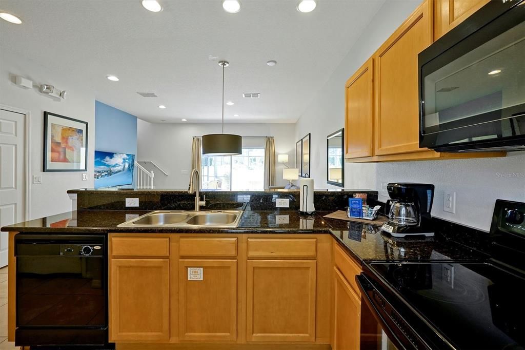 Active With Contract: $249,000 (2 beds, 2 baths, 1161 Square Feet)