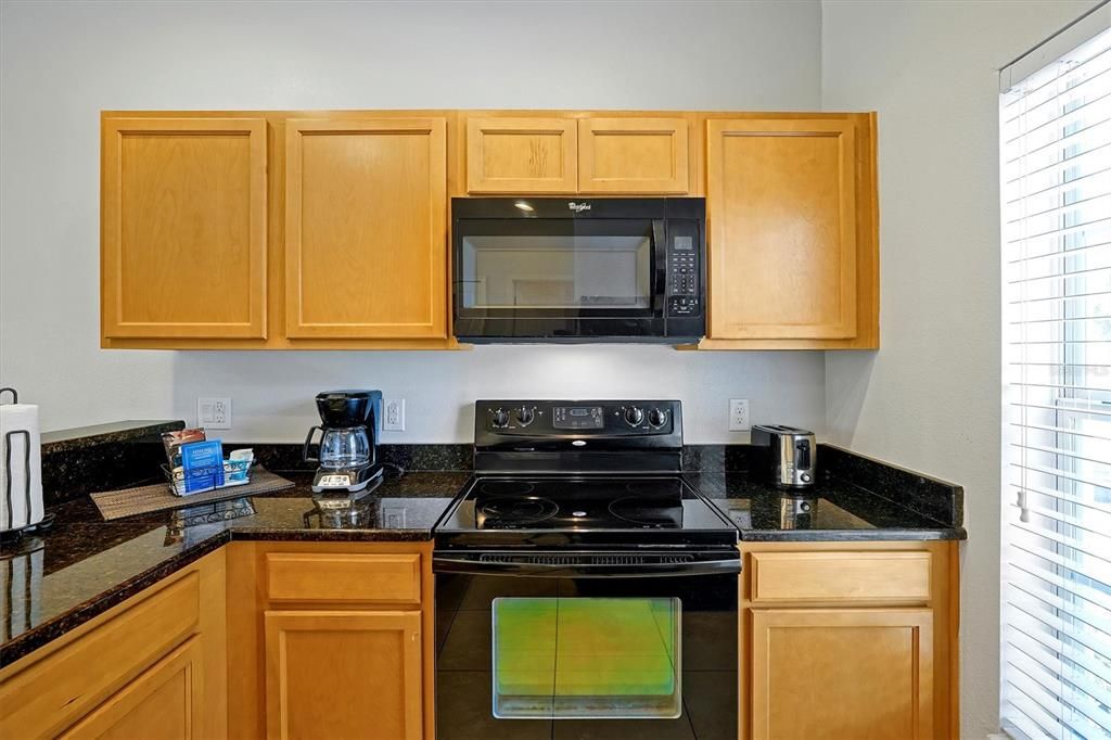 Active With Contract: $249,000 (2 beds, 2 baths, 1161 Square Feet)